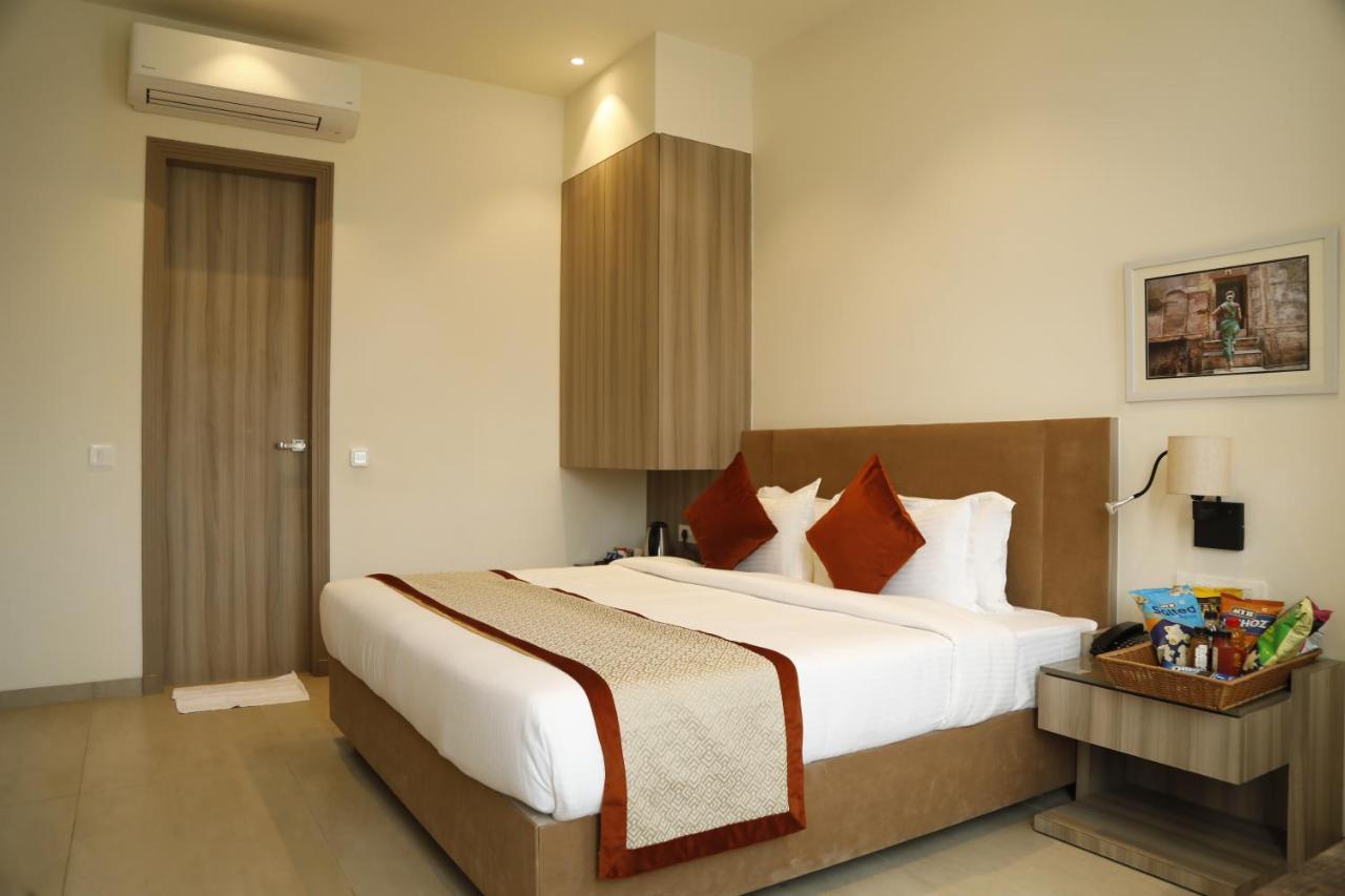 Hotel The Royal Vista Varanasi Exterior photo