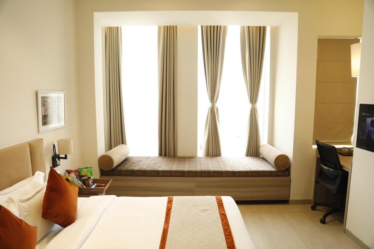 Hotel The Royal Vista Varanasi Exterior photo
