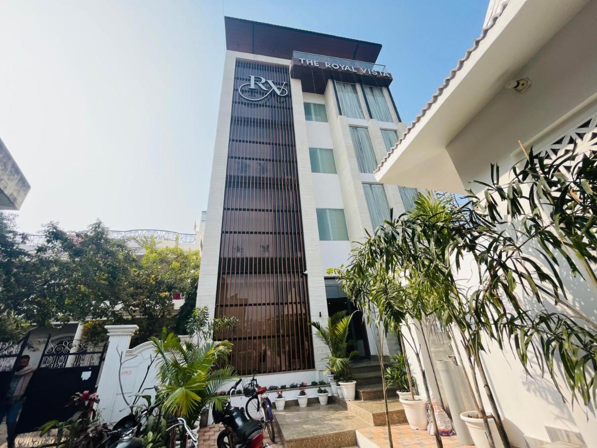 Hotel The Royal Vista Varanasi Exterior photo