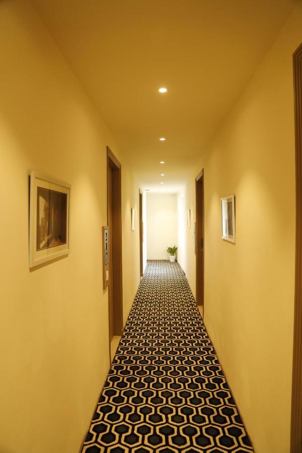 Hotel The Royal Vista Varanasi Exterior photo