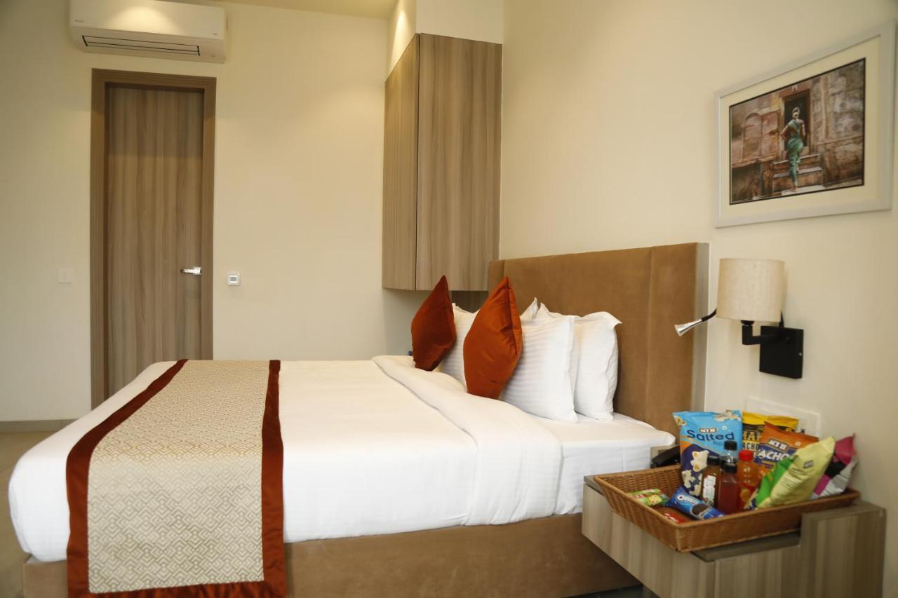 Hotel The Royal Vista Varanasi Exterior photo