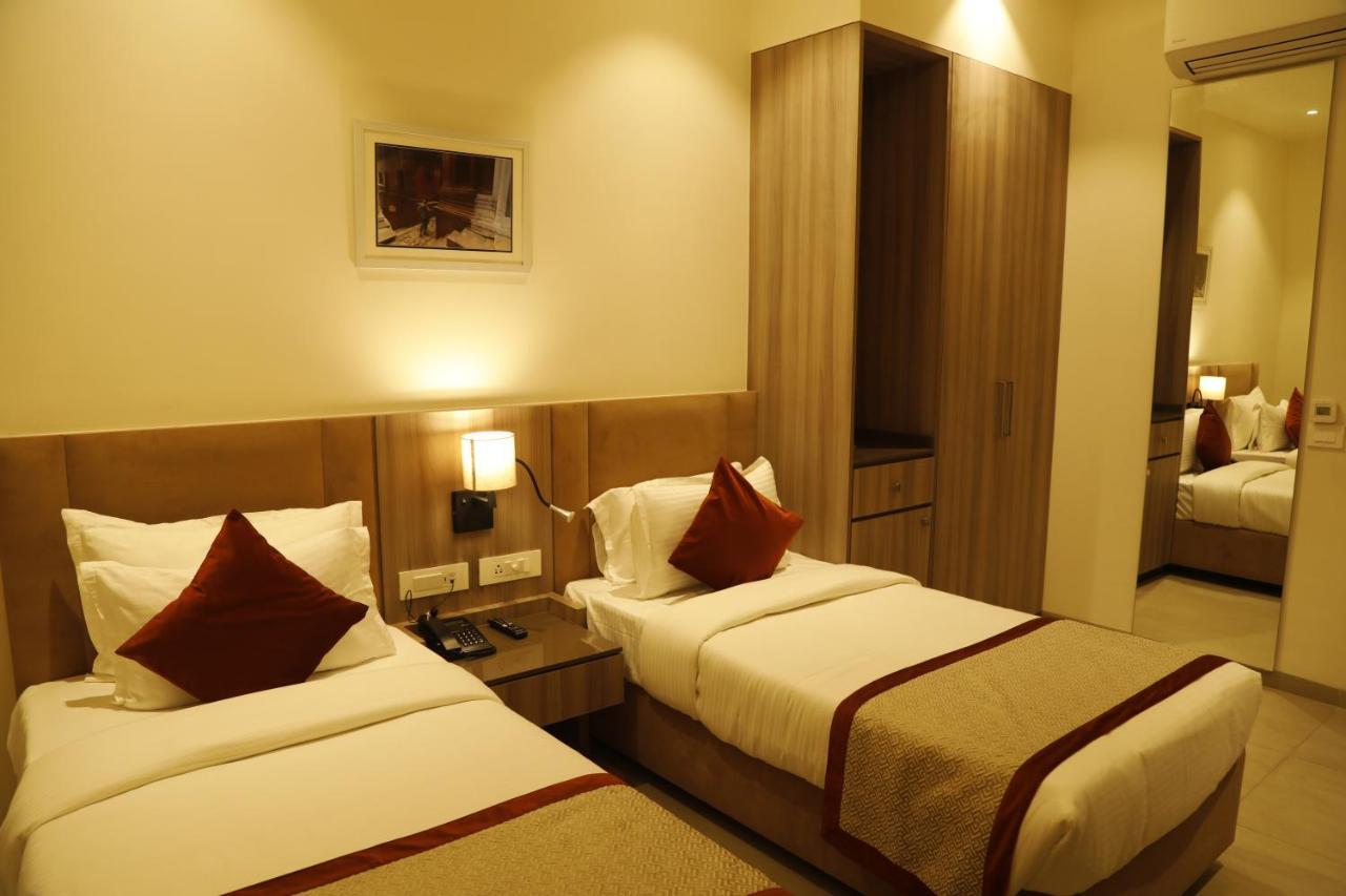 Hotel The Royal Vista Varanasi Exterior photo